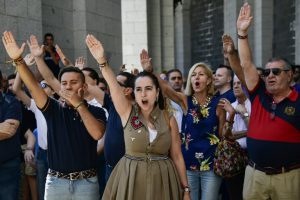 Spaniards making fascist salutes